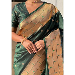 Sari de Seda Tejida Zari Verde Botella Elite Weaves, Sari Tradicional Paithani Especial para Gudi Padwa - Product Image 3