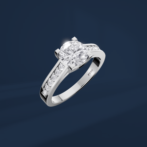 Bague de fiançailles classique en diamant rond brillant en platine PT950 pour femme avec diamants latéraux certifiés IGI - Product Image 1