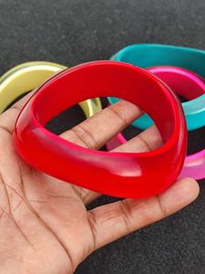 กำไลข้อมืออะคริลิคเรซิ่นหลากสีสไตล์ทันสมัยสำหรับผู้หญิง กำไลเรซิ่นคุณภาพสูงรูปทรงสี่เหลี่ยม ราคาโรงงาน ดีไซน์เรียบง่าย - Product Image 2