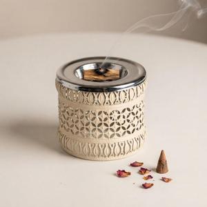 Brûleur à Bakhoor en laiton noir martelé, style Moyen-Orient, porte-encens Oud en métal, Mabkhara pour la décoration intérieure et les parfums. - Product Image 5