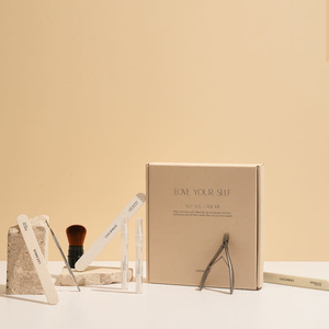 LUCANUS Kit d'outils de soin des ongles en acier inoxydable de haute qualité, étui en faux cuir, ensemble de coupe-cuticules pour les soins personnels des nourrissons. - Product Image 1