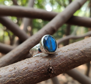 Anillo Clásico de Plata de Ley 925 con Engaste de Labradorita Ovalada para Mujer, Ideal para Fiestas - Product Image 5