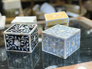 Joyero de concha natural pulido hecho a mano con incrustaciones de perlas madre florales, artesanía de calidad para decoración de bodas, artículos de regalo - Product Image 4