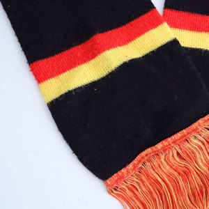 Nouvelle arrivée : Écharpe de football noire tricotée, écharpes personnalisées pour supporters adultes, style unique et qualité supérieure - Product Image 4