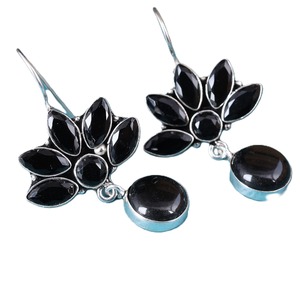 Pendientes de Aro Étnicos Boho para Mujer |   Joyería llamativa de latón con circonitas y diseño floral tribal, con baño de plata - Product Image 2