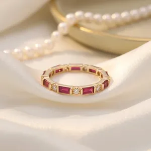 แหวนแต่งงานแบบ Eternity Band สำหรับผู้หญิง ประดับด้วยทับทิมและเพชรทรงบาแกตต์  ฝังแบบ Bezel Setting  ทองคำแท้ 18k  งานสั่งทำพิเศษ - Product Image 3