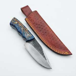 Couteau de chasse, de camping et de bushcraft à lame fixe en acier carbone, fait main sur mesure, avec manche en résine bleue, vente en gros - Product Image 5