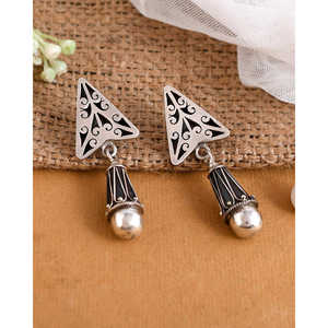 Boucles d'oreilles pendantes classiques en argent pour femmes Meera Jaipur - Product Image 3