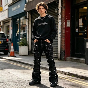 Jean cargo évasé noir délavé personnalisé en denim multi-poches 420 g/m² avec coutures cloutées argentées, délavage vintage, style streetwear OEM ODM - Product Image 6