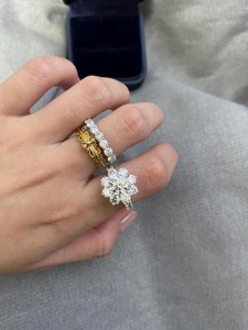 แหวนหมั้นเพชรซันฟลาวเวอร์เล็บรุ่นทองคำขาว 14K แหวนแต่งงานลายดอกไม้ แหวนสัญญา ดีไซน์เฉพาะ แรงบันดาลใจจากธรรมชาติ - Product Image 4