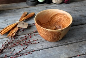 Bol à salade en bois fait main - Cadeau de cuisine personnalisé, écologique et durable pour elle, pour lui, anniversaire, mariage - Product Image 2