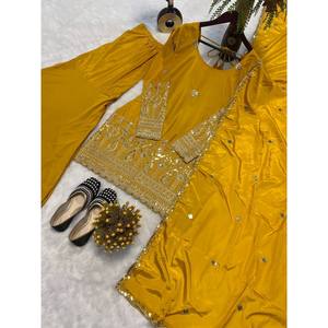 Hermoso Conjunto de Salwar Kameez de Seda para Fiesta, Top, Pantalón y Dupatta con Bordado de Lentejuelas - Product Image 4