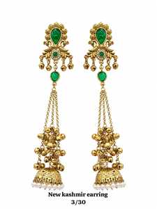 Pendientes Jhumka de Diseño con Piedras Verdes y Rosas, Chapados en Oro, Estilo Kashmiri, con Perlas, para Novias, Bodas y Fiestas - Product Image 2