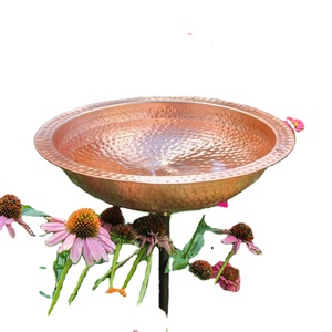 Nouveau Bol à Bain d'Oiseaux en Cuivre Martelé Élégant avec Piquet Métallique, Ornement de Jardin Résistant aux Intempéries pour Décoration Extérieure de Jardin - Product Image 1