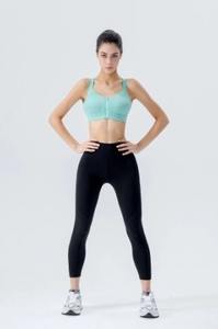 Top Deportivo Corto Personalizado de Doble Cara con Acabado Cepillado, Parte Delantera Sólida y Espalda Cruzada, Transpirable, de Spandex/Nylon, con Cintura Elástica y Tirantes Halter - Product Image 3