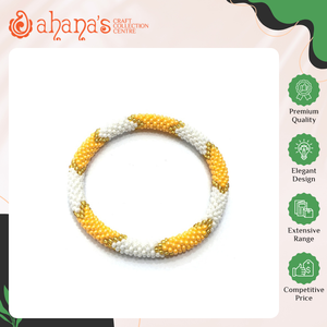 Fabriqué au Népal, les derniers bracelets en perles de verre au crochet faits à la main par Ahana, tendance et de haute qualité pour femmes, en solde - Product Image 2