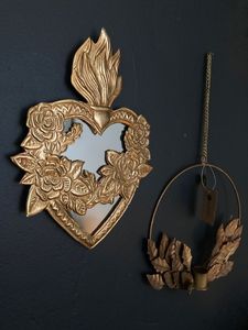 Guirnalda Decorativa de Metal Dorado Vintage con Flores y Espejo en Forma de Corazón para Decoración del Hogar, Bodas y Fiestas - Product Image 1