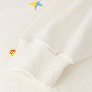 Sudadera básica de algodón mezclado de alta calidad a precio asequible, con tela duradera y un diseño de corte relajado. - Product Image 4