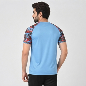 T-shirt pour homme en tissu élégant, coupe moderne, idéal pour les tenues décontractées et le streetwear, vêtements de style de vie haut de gamme, confortable et respirant - Product Image 5