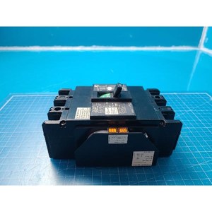Disjoncteur à boîtier moulé Fuji SA203BAUL, utilisé comme pièce détachée pour équipement semi-conducteur d'époque - Product Image 1