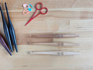 Crochets à tricoter en bois faits à la main, matériaux écologiques, durables, prise en main confortable, parfaits pour les amateurs de tricot et les cadeaux - Product Image 5