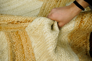 Tapis en jute tressé fait main, motif géométrique en nid d'abeille, décoration naturelle pour salon, fournisseur en gros Inde - Product Image 4