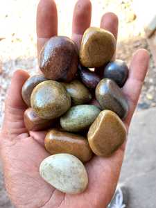 Natural <strong>River</strong> <strong>Mixed</strong> <strong>Color</strong> Polished <strong>Pebbles</strong> <strong>Stone</strong> for Garden Landscaping and Interior Design and Decoration