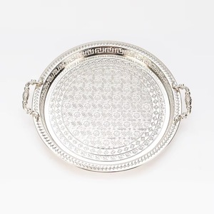 Plateau en métal de qualité alimentaire avec gravure élégante, plateau de service en métal personnalisable en gros pour les repas en famille - Product Image 3