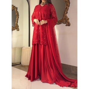 Ssumaira présente une chemise courte en chiffon brodé de qualité supérieure avec un salwar kameez pakistanais indien pour femmes, style Anarkali en soie. - Product Image 6