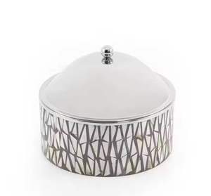 Cacerola de Acero Inoxidable Chapada en Oro de Lujo con Tapa Martillada, Olla Decorativa para Servir con Soporte de Diseño - Product Image 5