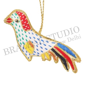 Adornos Navideños Personalizados de Terciopelo Satinado Ecológico Hechos a Mano en el Estudio Brazeal, Bordados con Cuentas, Hilos Dorados, Pájaro - Product Image 2