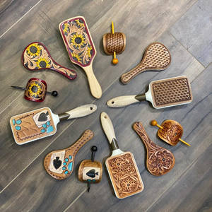 Ensemble de vanité en cuir véritable chic Trio élégant en cuir 3 pièces brosse à cheveux miroir à main et bâton de cheveux cadeau d'anniversaire parfait - Product Image 4