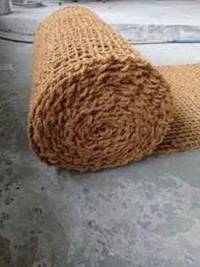 ตาข่ายใยมะพร้าวธรรมชาติสำหรับขายส่ง ใช้สำหรับควบคุมการกัดเซาะของดิน จัดสวน และป้องกันความลาดเอียง ขนาด OEM - Product Image 5