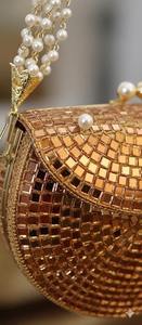 Bolso de mano de lujo con estampado de dibujos animados en relieve para mujer - Cartera de noche adornada hecha a mano con correa de cadena - Clásico para bodas - Product Image 6