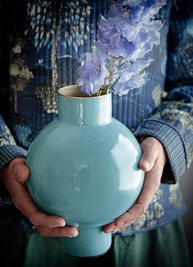 Vase de table en céramique turquoise moderne avec fleurs bleues, pièce d'art décorative pour la salle à manger - Product Image 6
