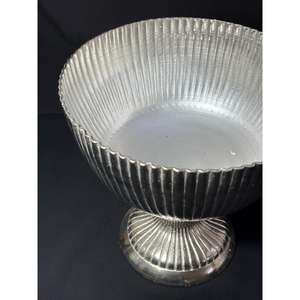 Cuenco de Aluminio para Dátiles con Decoración de Chocolate para Ramadán, Elegante Decoración Plateada para Mesa y Comedor de Lujo - Product Image 3