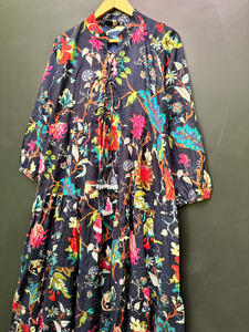 Robe mi-longue imprimée en pur coton à la demande pour femmes tenue traditionnelle mais à la mode pour un usage quotidien à vendre - Product Image 2