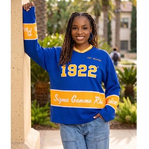 Camiseta Oversize Sigma Gamma Rho para Mujer, Azul y Dorado, con Gráfico de Hermandad Griega, Estilo Casual Urbano - Product Image 2