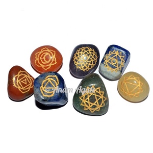 7 Chakra Pierre Mini Pyramides Acheter Maintenant Agate Feng Shui Style Gemme Sculpté Dans Un Ensemble Unique - Product Image 5