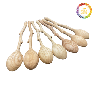 Cuchara de madera creativa con tallado de hojas y flores, pieza de arte funcional para suministros de cocina profesional. - Product Image 2