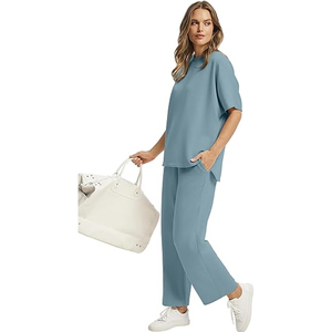 Ensemble décontracté deux pièces pour femme : haut ample à manches courtes et pantalon large, tenue de détente assortie, logo personnalisé - Product Image 4