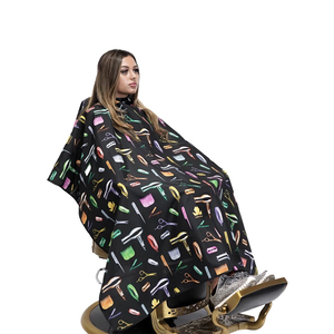 Capes de coiffeur sur mesure 100% polyester, résistantes à l'eau, en tissu tricoté, extra longues, avec fermeture à boutons, pour salon de coiffure. - Product Image 1