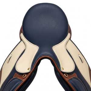 Selle anglaise en cuir artisanal pour l'équitation et l'entraînement, cuir véritable bleu marine et brun, selle de dressage anglaise avec étriers - Product Image 3