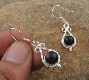 Boucles d'oreilles en améthyste violette naturelle, argent sterling 925, boucles d'oreilles pendantes délicates et luxueuses, améthyste taille poire, bijoux pour soirée - Product Image 1