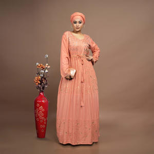 Kaftan en rayonne brodé avec corsage à broderie complexe, silhouette maxi fluide et tissu doux et respirant pour les occasions spéciales - Product Image 2