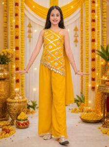 Conjunto de Kurta Sharara Amarillo con Estampado Digital para Niñas, Ropa Tradicional Étnica para Bodas y Fiestas, Diwali, Corte Regular, Reciclado - Product Image 2