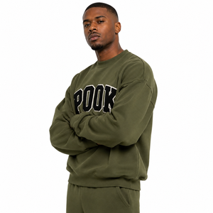 เสื้อสเวตเชิ้ตคอเต่าสีเขียวสำหรับผู้ชาย พร้อมงานปักตัวอักษรแบบ Tackle Twill  ผ้าฝ้าย 100% เสื้อสเวตเชิ้ตคอเต่าสำหรับชมรม - Product Image 2