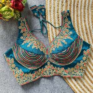 เสื้อเบลาส์พร้อมลายเย็บปักที่หนาดีไซน์สวยงามสำหรับงานปาร์ตี้ - Product Image 3