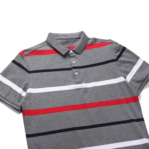 เสื้อโปโลผู้ชายลำลองสีเทา ลายทางแนวนอน ทรงเข้ารูป ผ้าฝ้าย แขนสั้น แฟชั่นลายทางสีแดงขาว เสื้อยืดใส่หน้าร้อน - Product Image 2