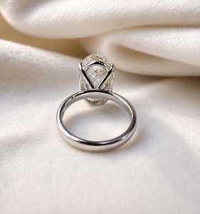 Anillo Solitario con Diamante Ovalado de 5 Quilates Cultivado en Laboratorio, Corte Clásico Catedral, Color F, Claridad VVS2, Certificado IGI - Product Image 3